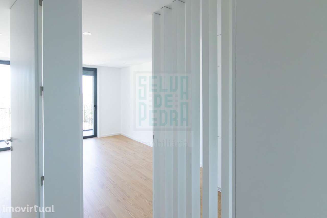 T1 C/ varanda e garagem - Arrendamento! - Grande imagem: 3/17