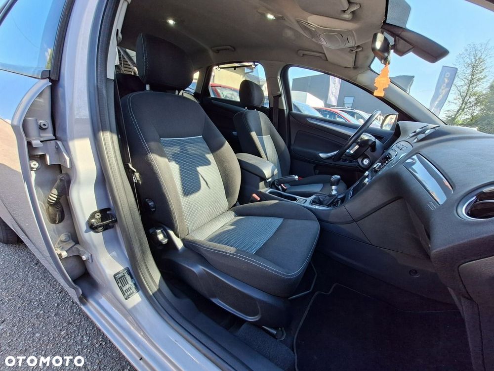 Ford Mondeo - 23