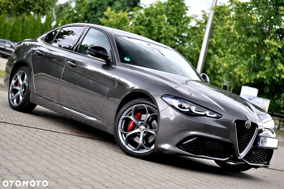 Alfa Romeo Giulia 2.0 Turbo 16V AT8-Q4 Ti - 10