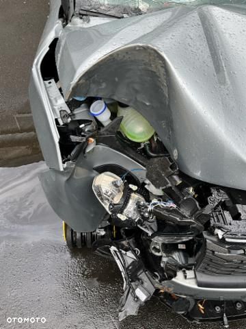 Ford E-Tourneo Courier 54 kWh TITANIUM - 17