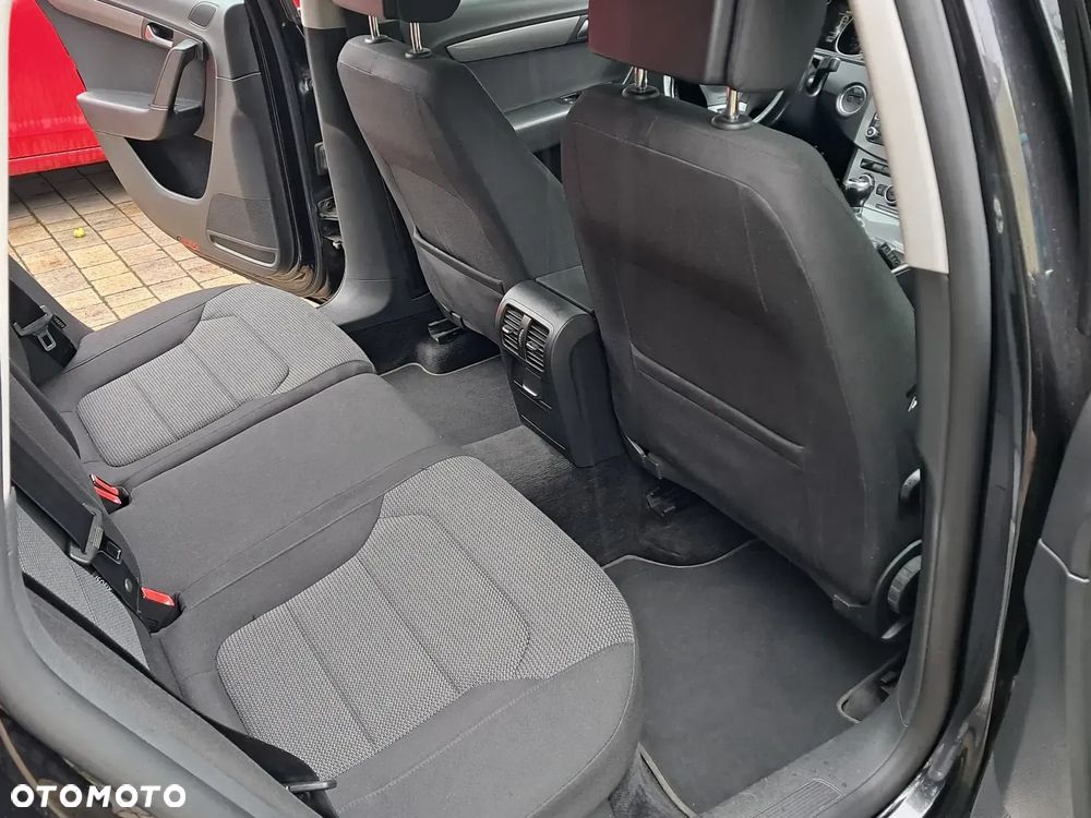 Volkswagen Passat - 13