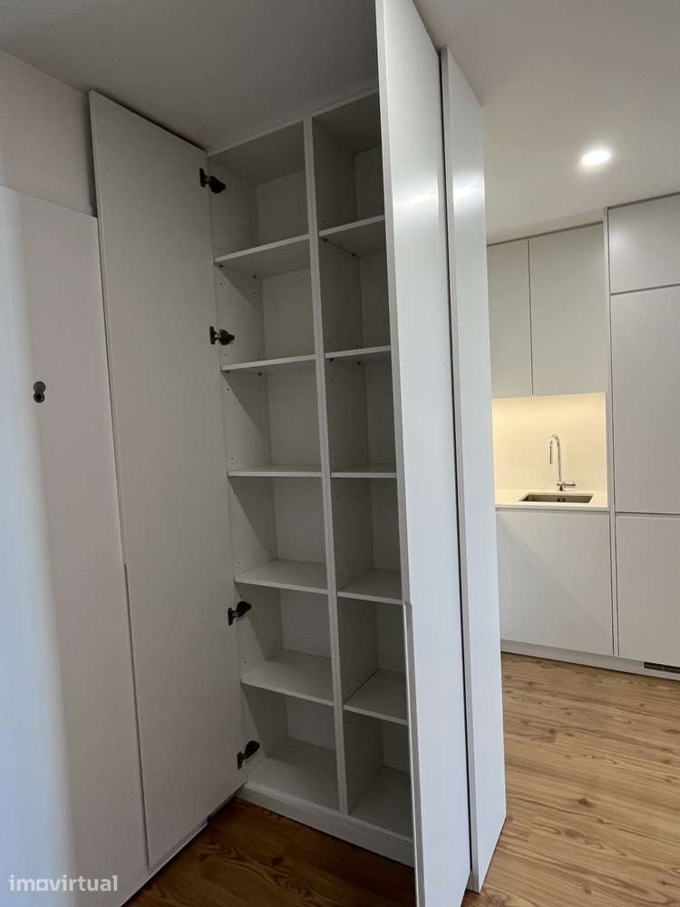 T0 NOVO | 34 m² | Varanda | Garagem | Junto ao Polo Universitário - Grande imagem: 3/17