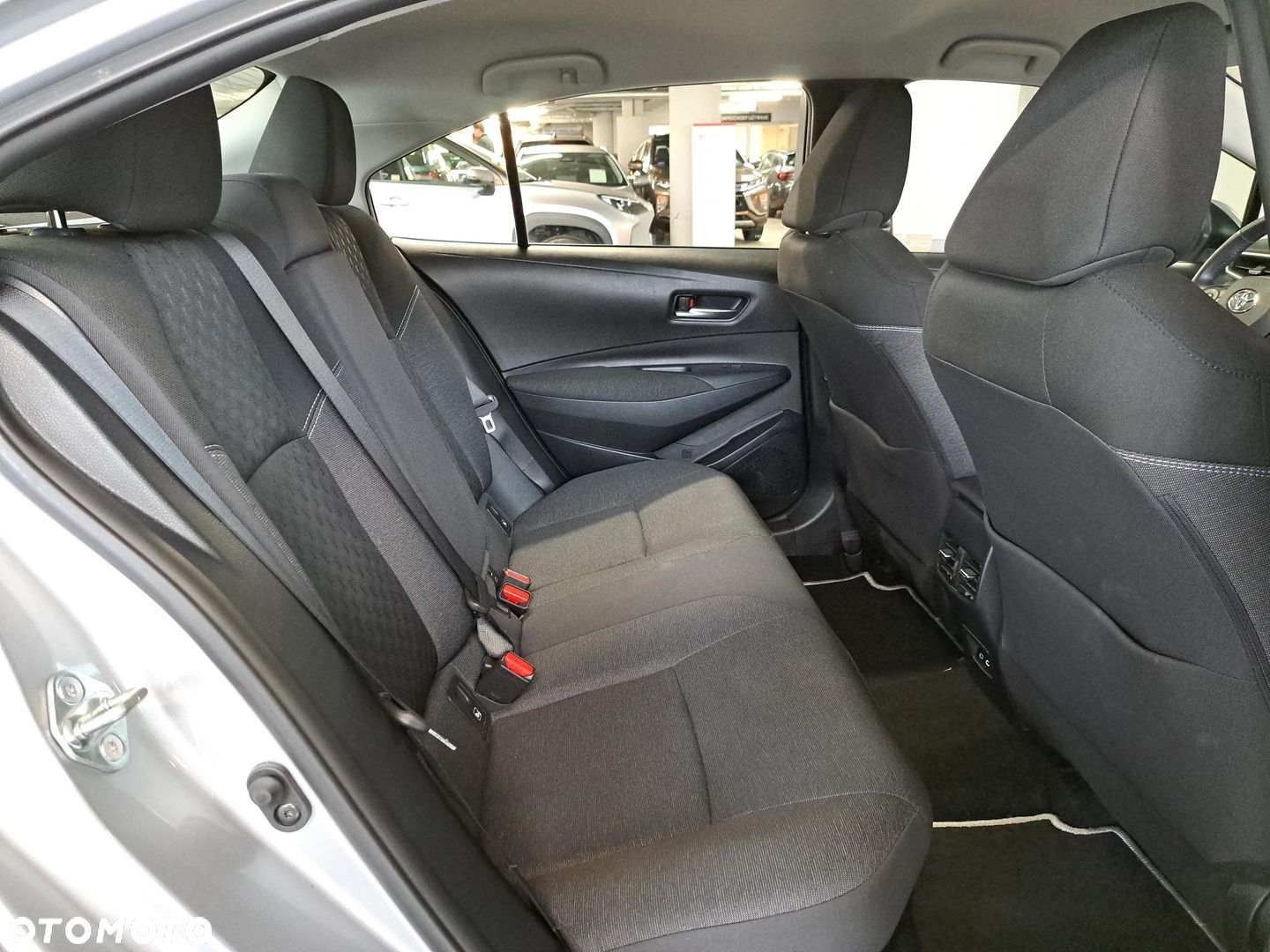 Toyota Corolla 1.8 Hybrid Comfort - 14