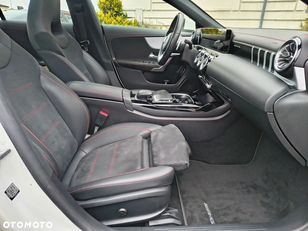 Mercedes-Benz CLA AMG 35 4Matic B AMG Speedshift 7G-DCT - 24