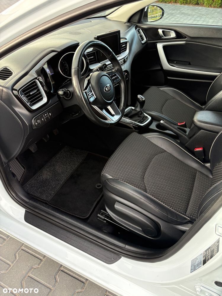 Kia Ceed - 10