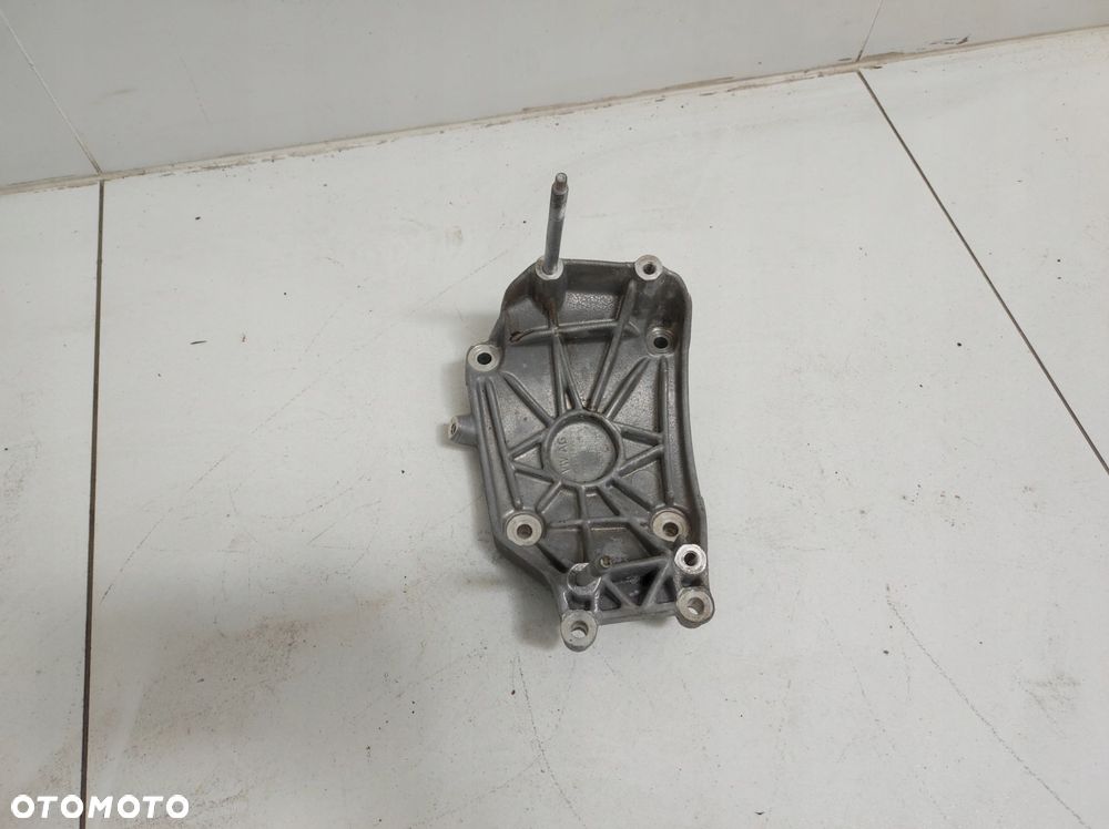mocowanie wspornik podstawa alternatora audi a6 rs6 c8 4.0 tfsi - 1