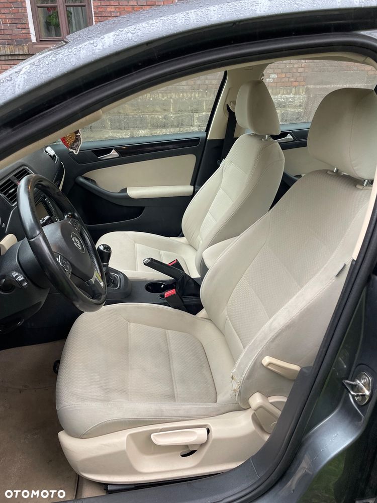 Volkswagen Jetta 1.6 TDI Highline - 15