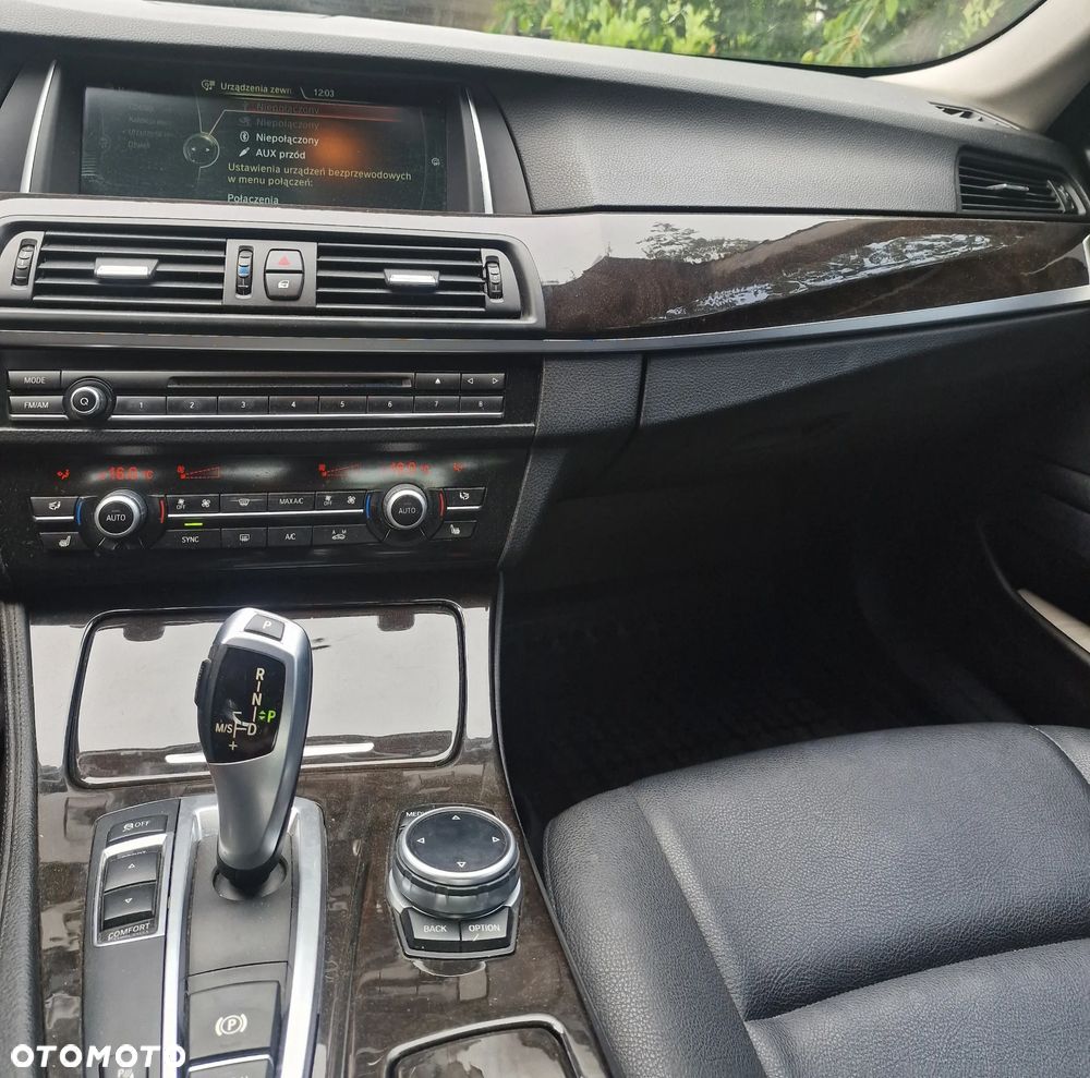 BMW Seria 5 528i - 3