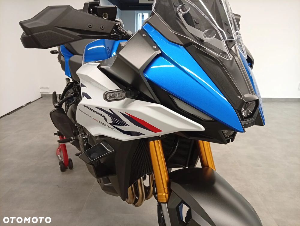 Suzuki GSX - 6