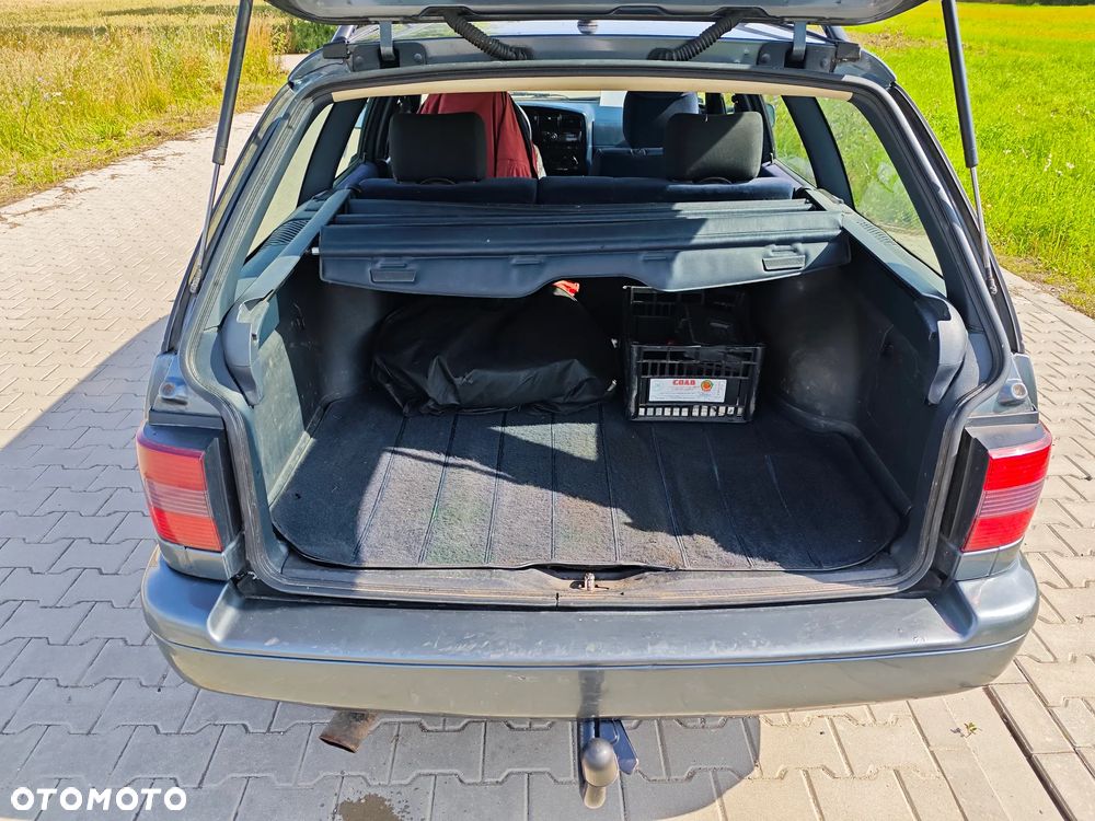 Volkswagen Passat 1.8 GL - 12