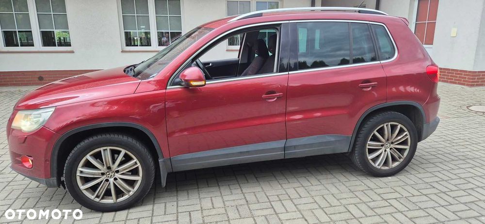 Volkswagen Tiguan - 1