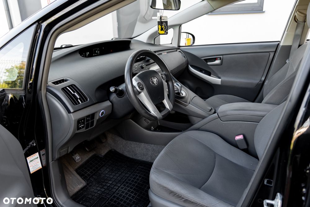 Toyota Prius 1.8 HSD Premium - 19