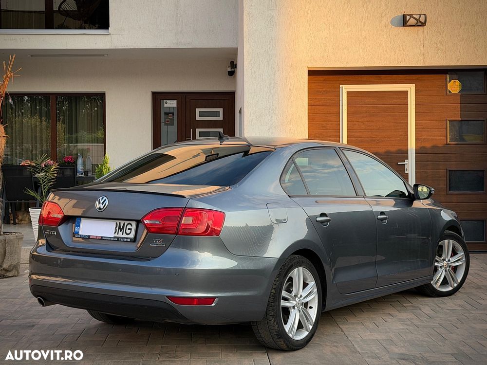 Volkswagen Jetta 1.6 TDI Blue Motion Technology Comfortline - 3
