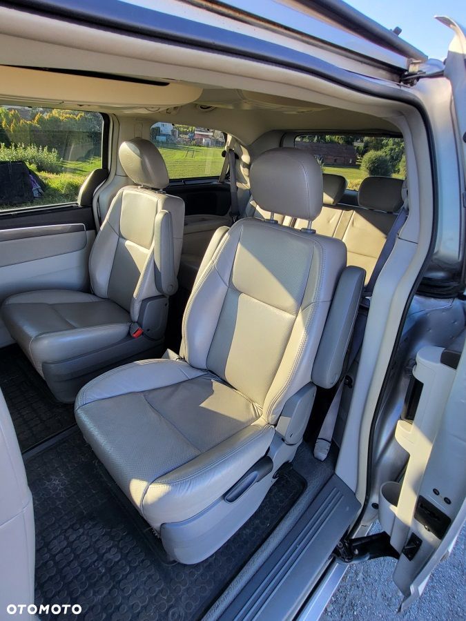 Volkswagen Routan - 21