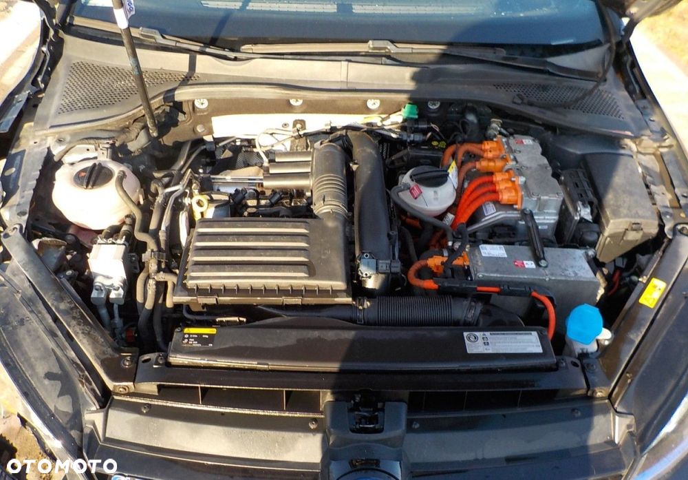 Volkswagen Golf - 5