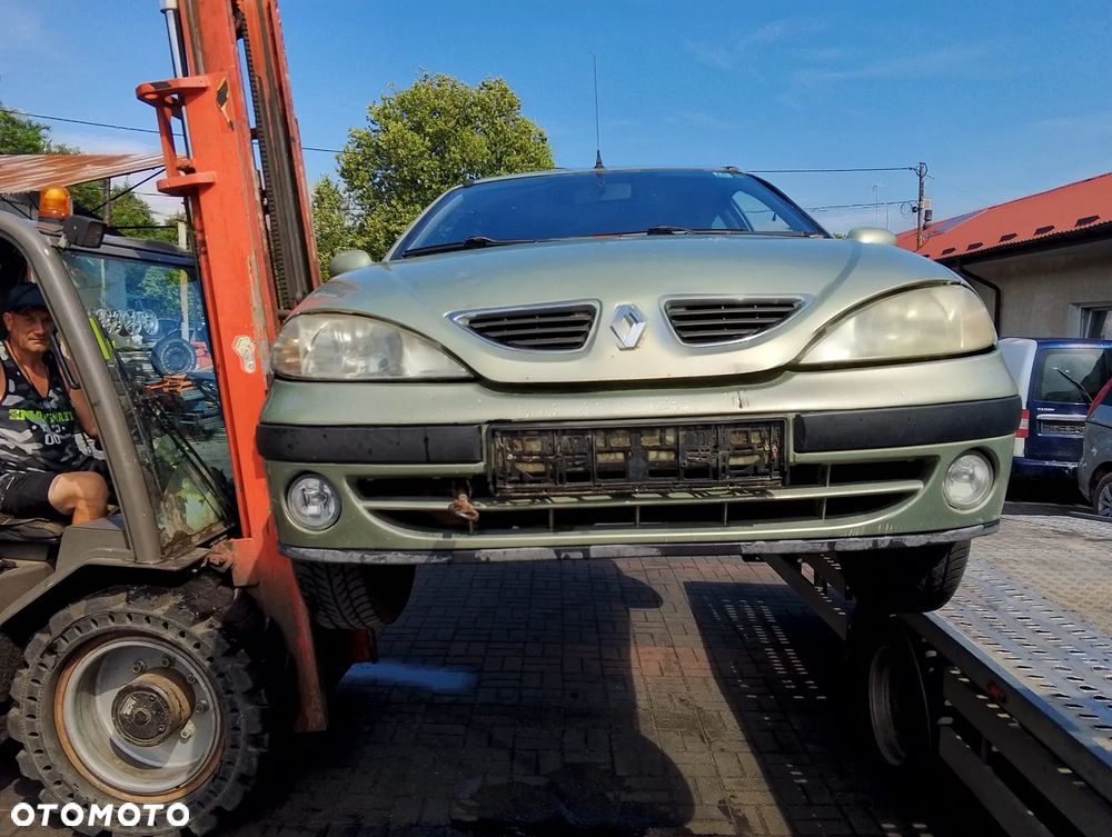 Renault Megane I FL (99-02r.) 1.6 B 107KM. Silnik K4M 700 Skrzynia JB3-S-83.Cały na części.GWARANCJA !!!  Przód Tył Zestaw Komplet Drzwi Klapa Zderzak Błotnik Maska Grill Atrapa Szyba Pas Lampa Lusterko Boczki Fotel Kanapa Kokpit Deska Rozdzielcza Przełącznik Włącznik Sterownik Przewody Wiązka Instalacja Moduł Komputer Czujnik Listwa Pompa Alternator Wtryski Głowica Rozrusznik Kompresor Sprzęgło Dwumas Silnik Skrzynia ABS Klimatyzacji Paliwa Wspomagania Kolektor Turbina Przepustnica Zawór Chłodnica Koło Hak Belka Sanki Zawieszenie Mcpherson Półoś Amortyzator Wydech Tłumik Zacisk Most - 2