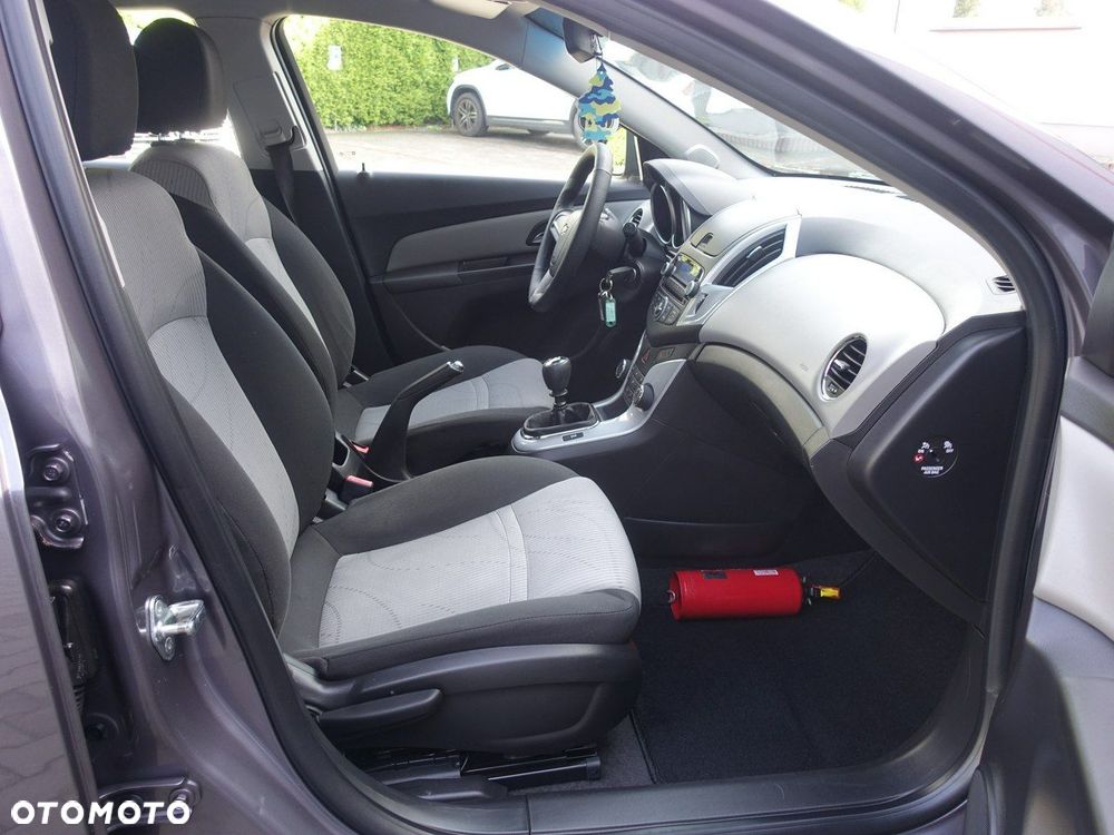 Chevrolet Cruze 1.6 LT - 11