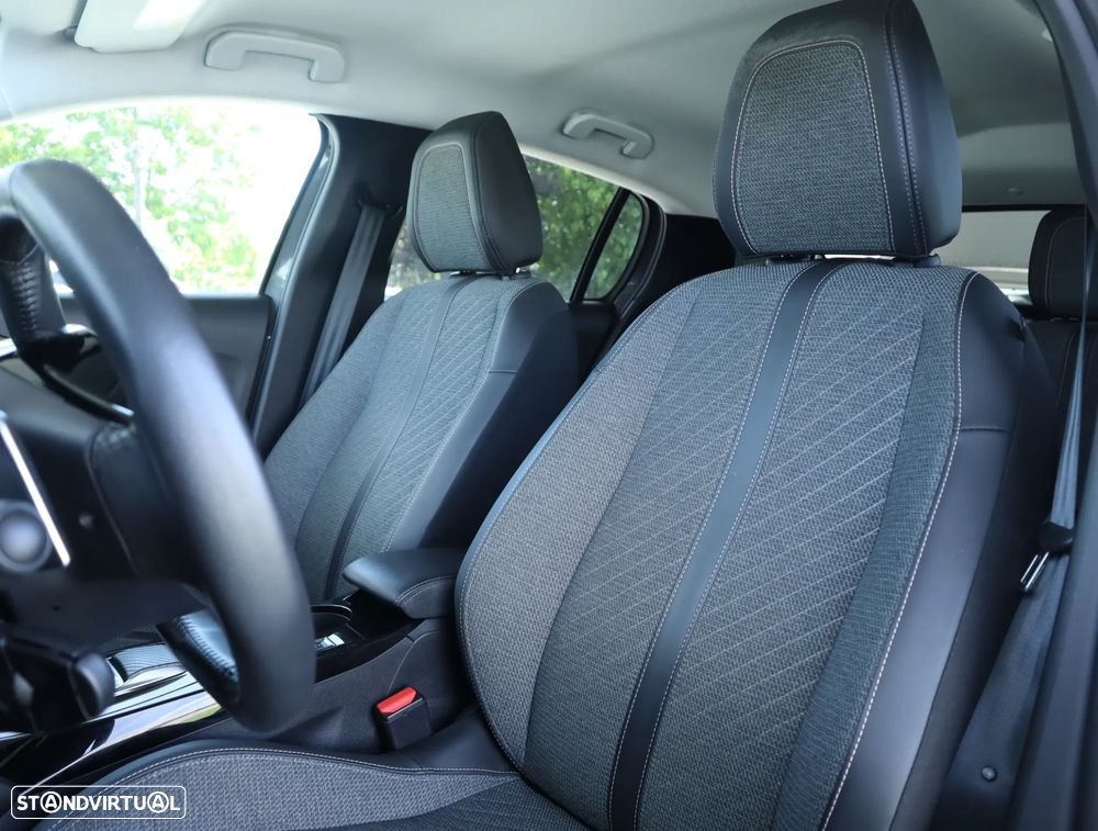 Peugeot 208 1.2 Hybrid Allure e-DCS6 - 28