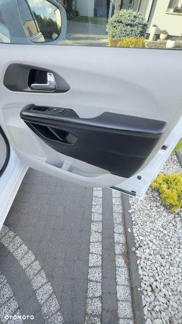 Chrysler Pacifica - 23