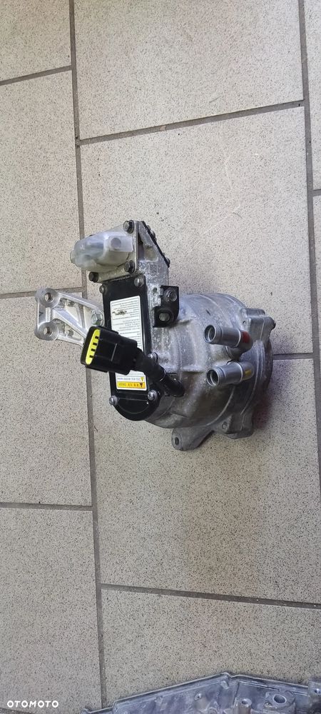 Alternator 37390-03900 - 1