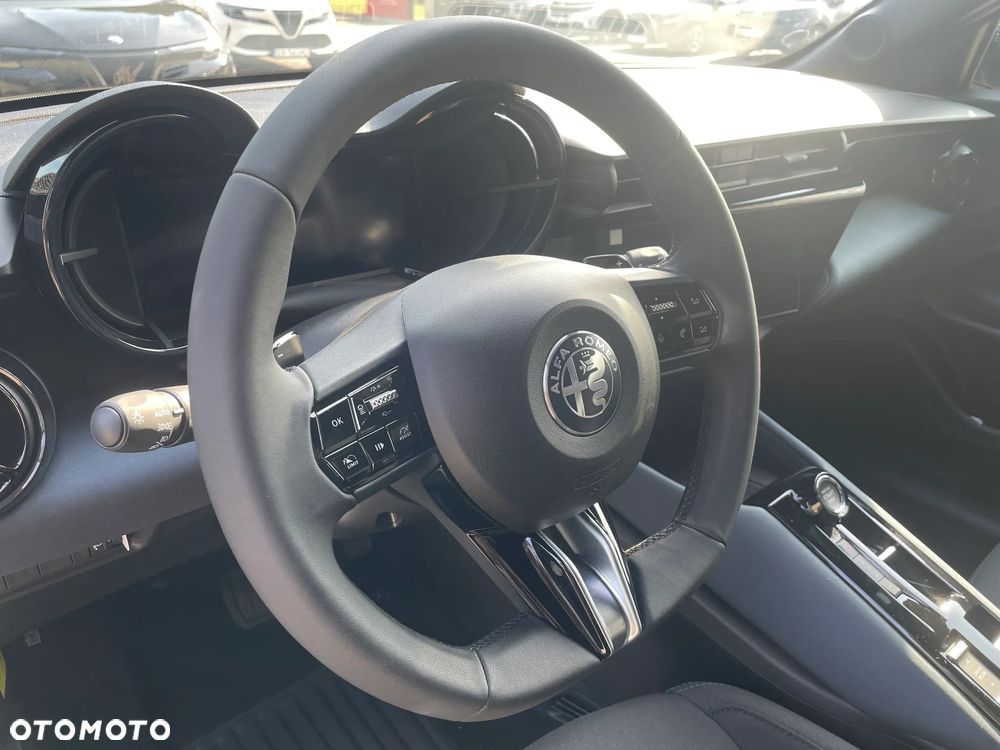 Alfa Romeo Junior 1.2 mHEV Ibrida eDCT - 8