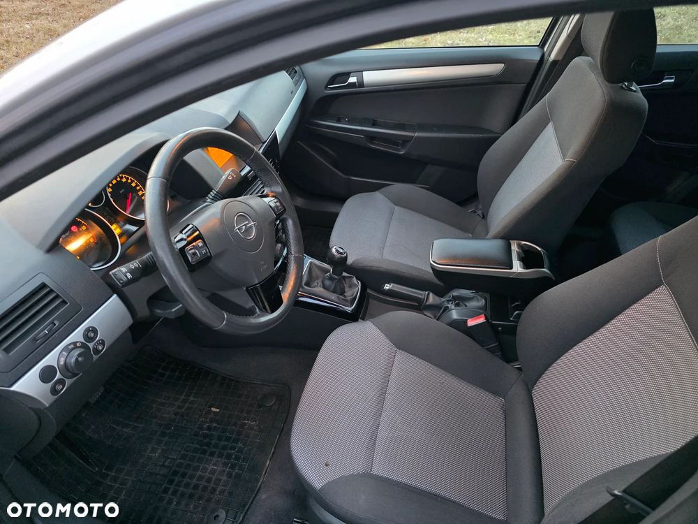 Opel Astra 1.7 CDTI DPF 150 Jahre - 23