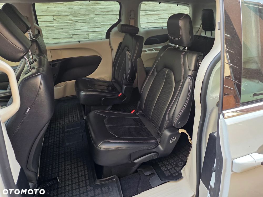 Chrysler Pacifica - 11