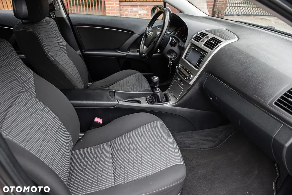 Toyota Avensis 2.0 D-4D Sol+NAVI - 23