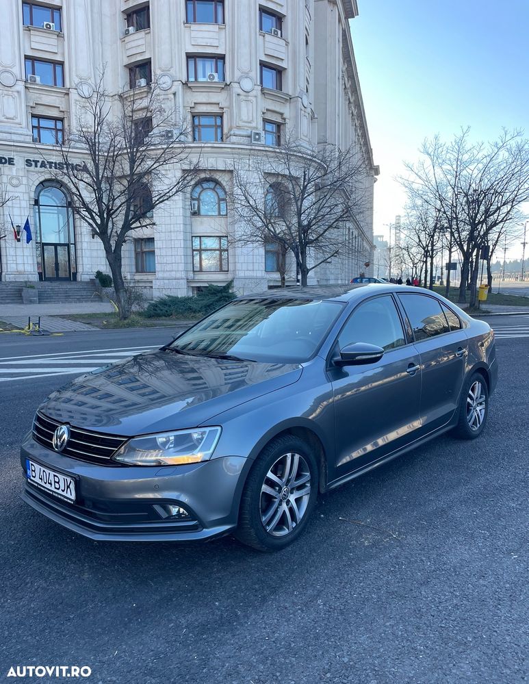Volkswagen Jetta 2.0 TDI DSG Comfortline - 1