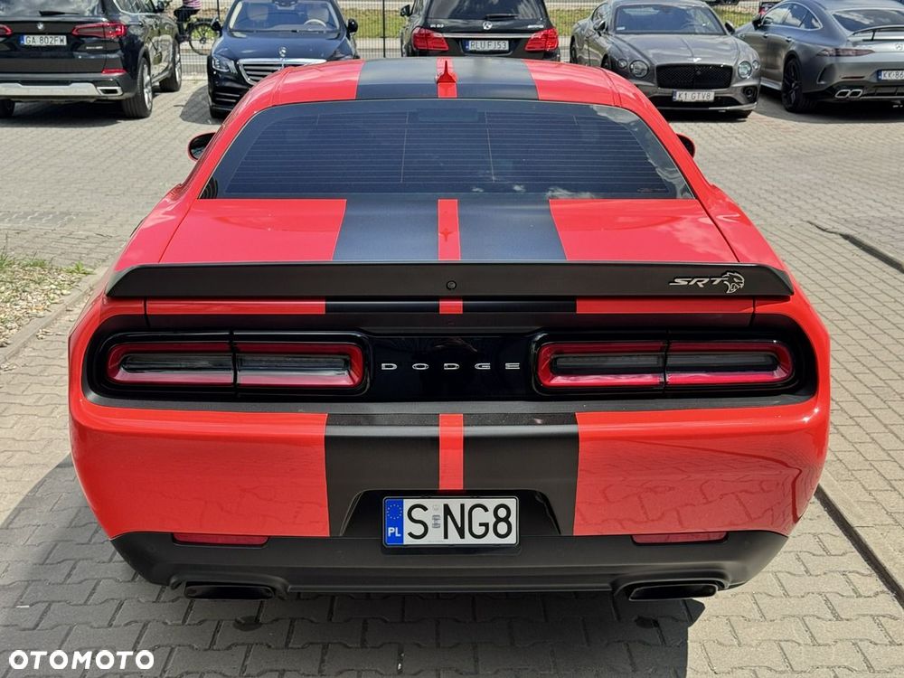 Dodge Challenger - 8