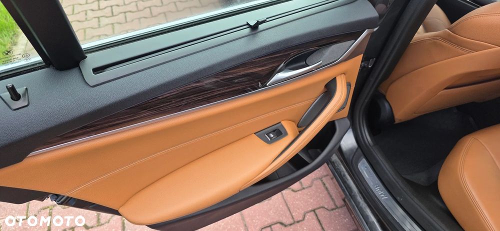BMW Seria 5 530d xDrive - 15