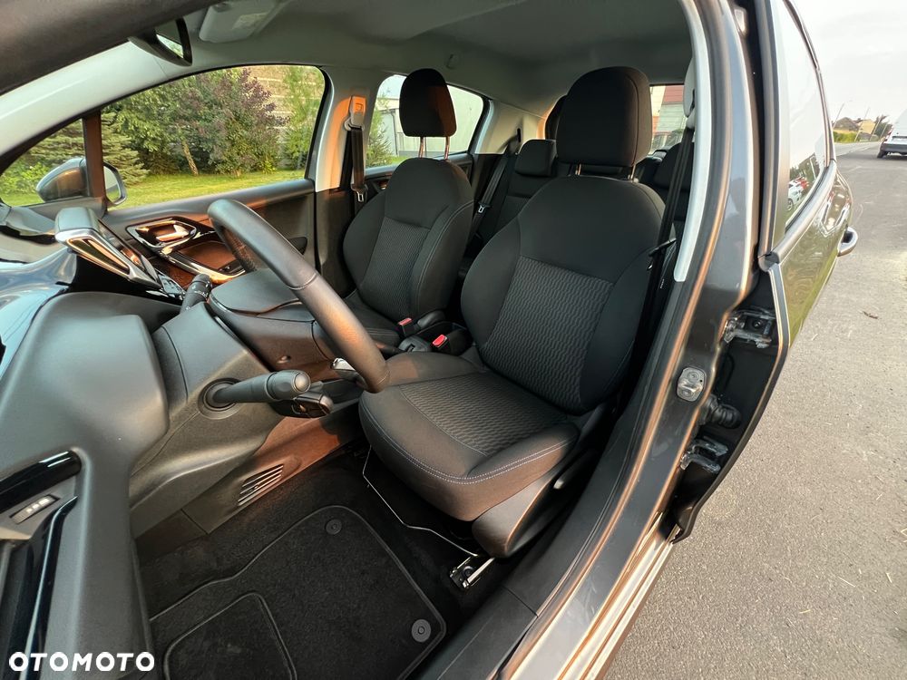 Peugeot 208 PureTech 82 Stop & Start Signature - 12