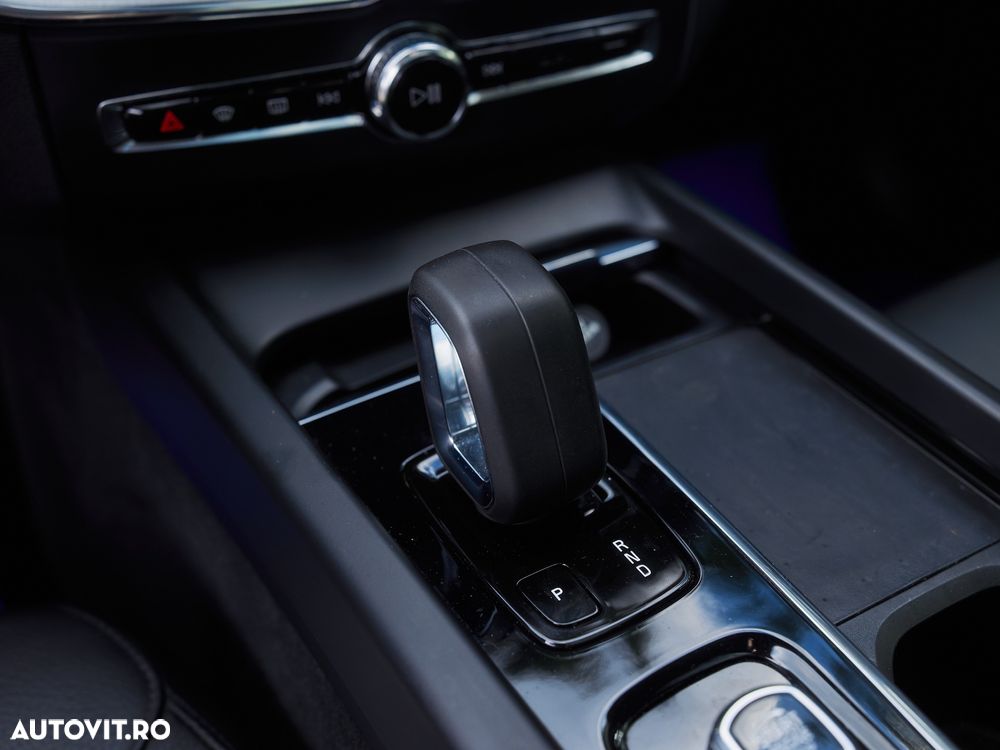 VOLVO XC60 2021 — imagine 25