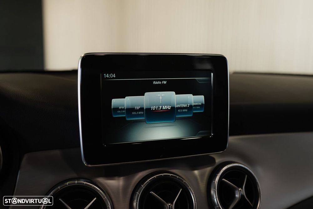 Mercedes-Benz CLA 180 d Shooting Brake AMG Line - 34