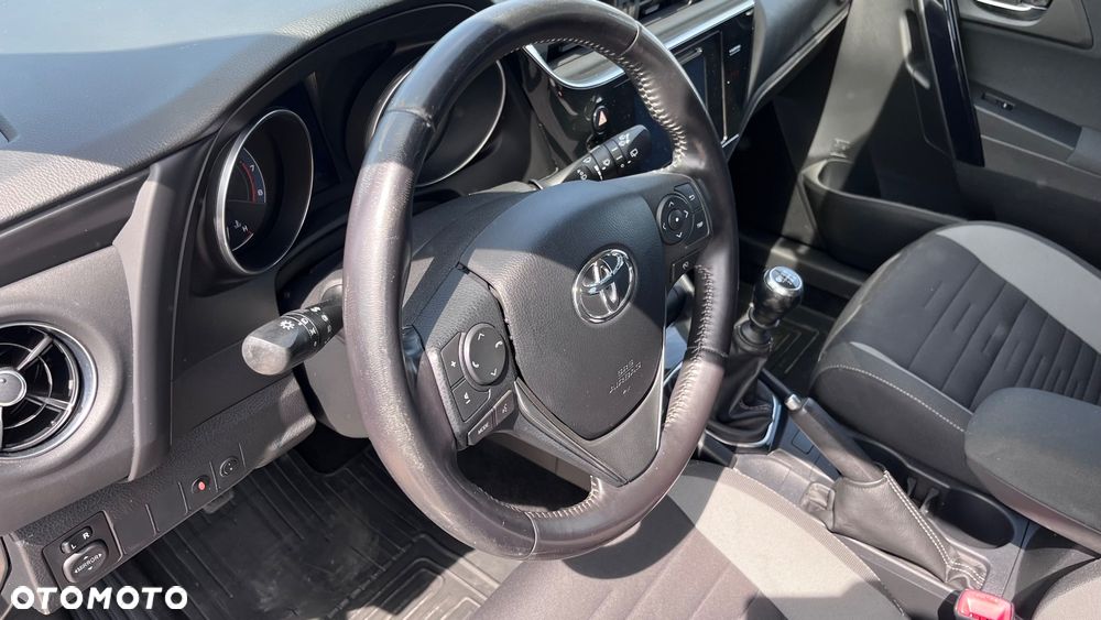 Toyota Auris 1.6 Premium + - 20