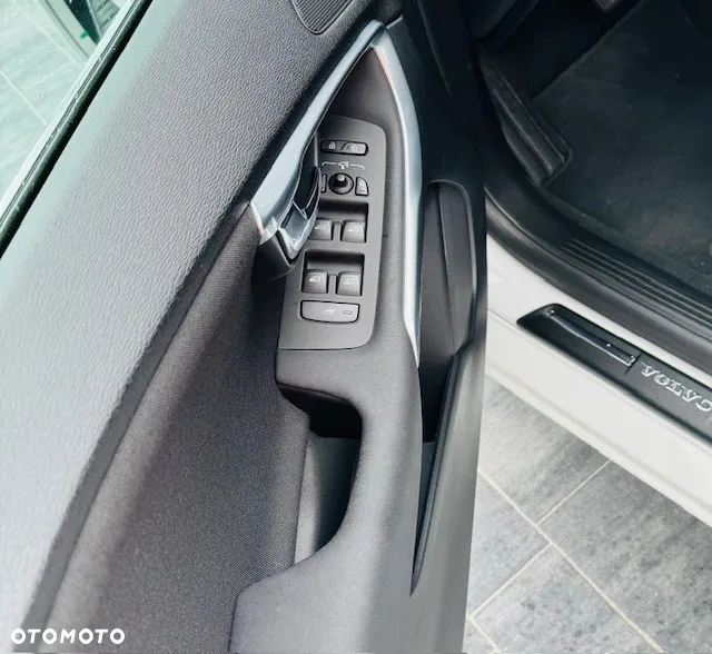 Volvo V40 D3 Momentum - 5