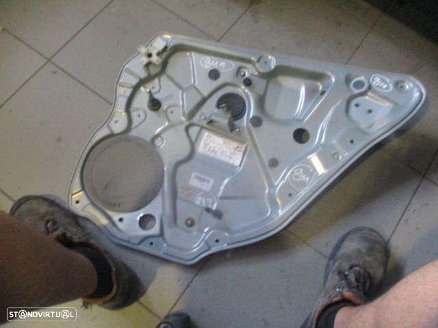 Elevador Manual 6Q4839402F VW POLO 2006 1.4TDI 70CV 5P CINZA TD VW POLO 4 9N FASE 2 2009 1.4TDI 70CV 5P CINZENTO TD - 1
