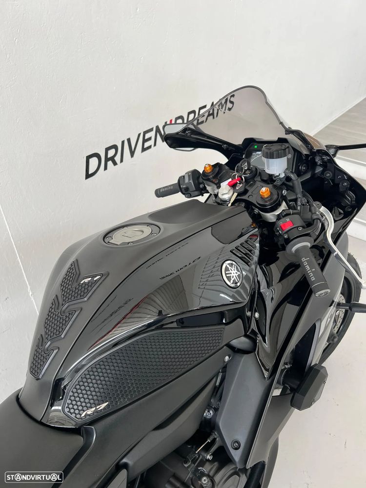 Yamaha R 7 - 11