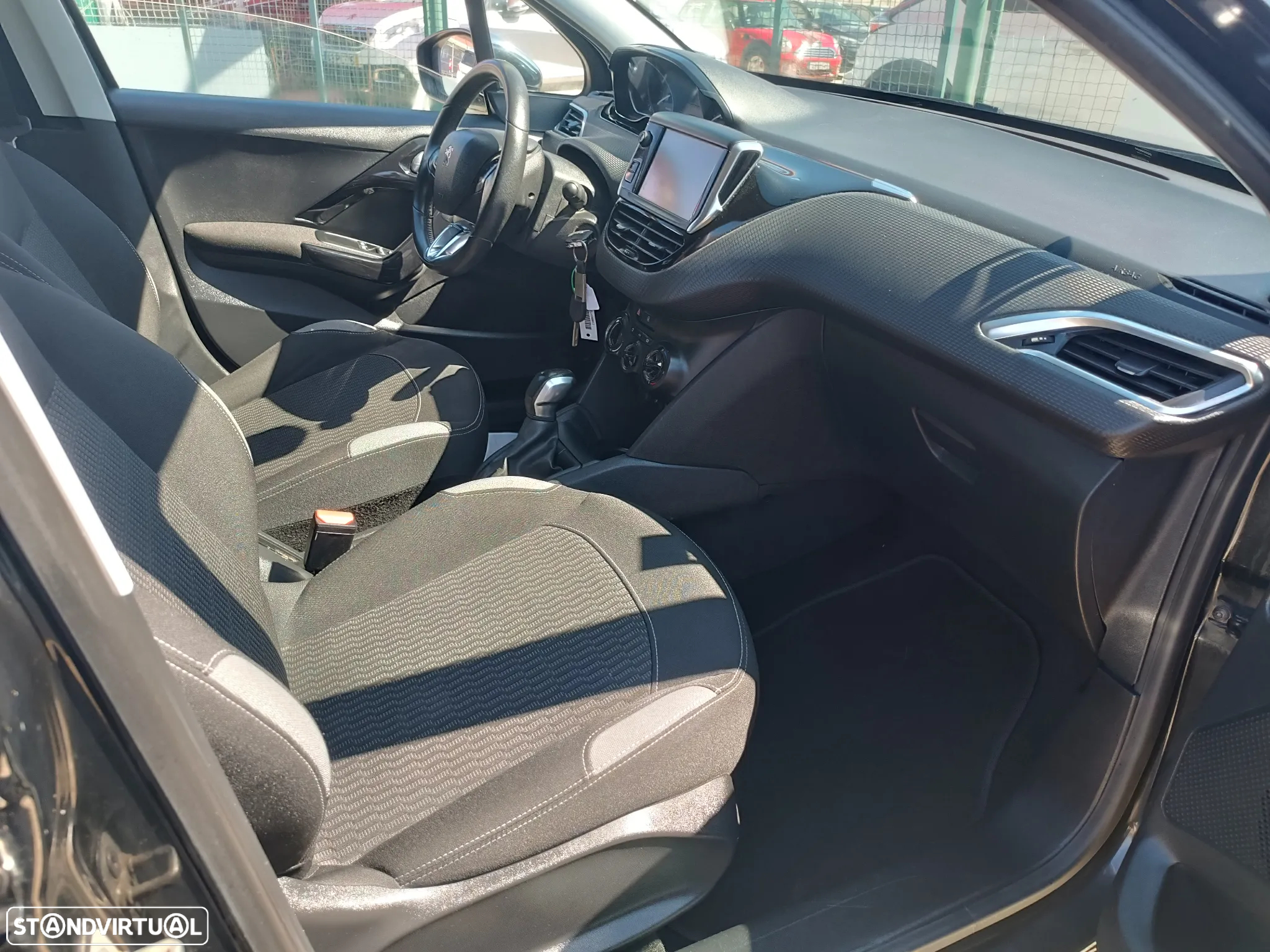 Peugeot 208 1.2 PureTech Style - 21