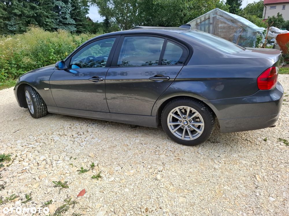 BMW Seria 3 318d - 16