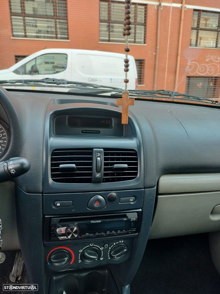 Renault Clio 1.2 16V Expression - 6