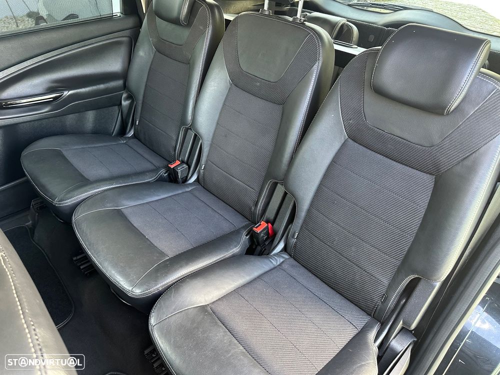 Ford S-Max 2.0 TDCi Titanium 7L - 32