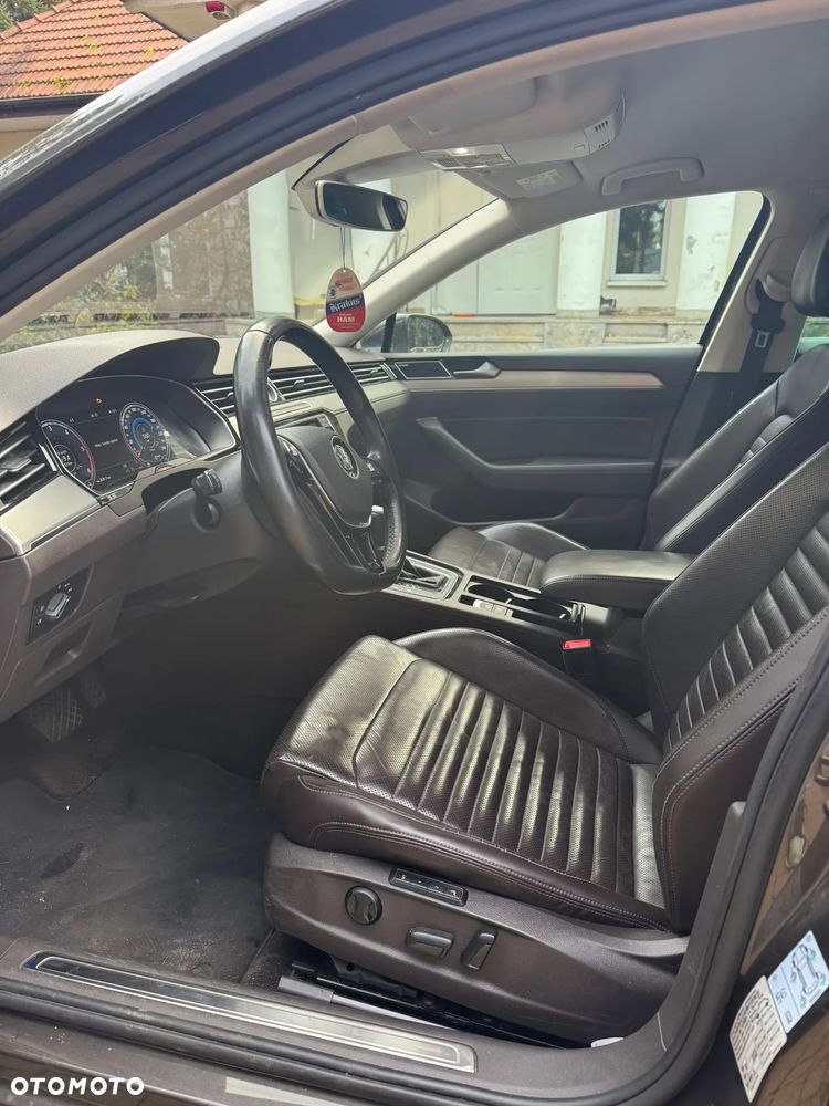 Volkswagen Passat - 14