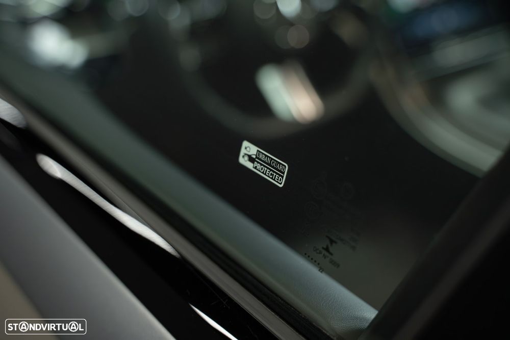Mercedes-Benz C 300 e AMG Line - 20