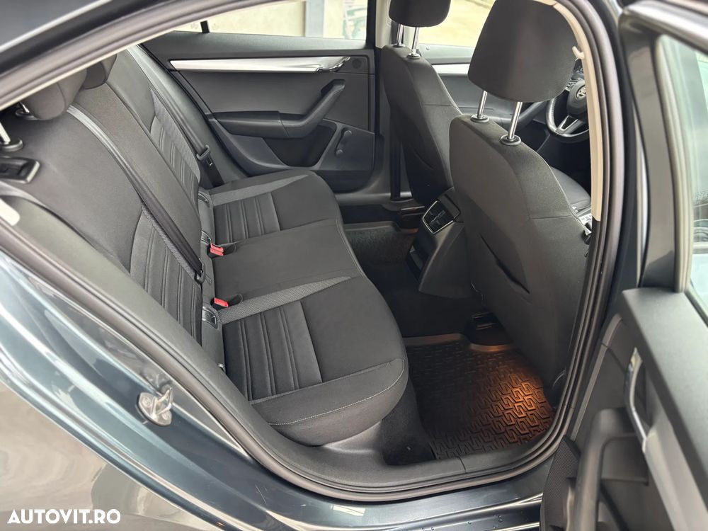 Skoda Octavia 1.6 TDI DSG Ambition - 34