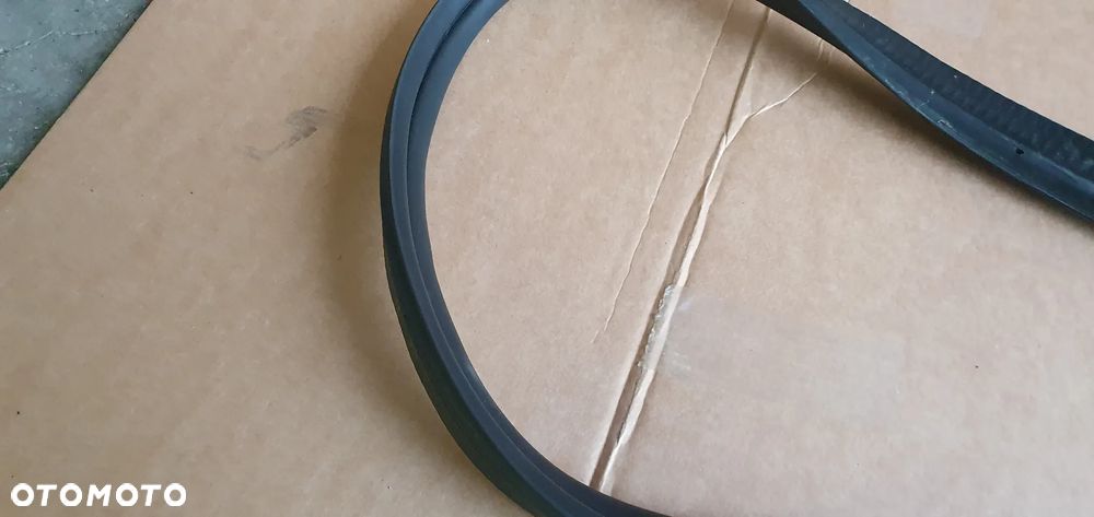 Uszczelka klapy bagażnika Ford Kuga MK1 - 3