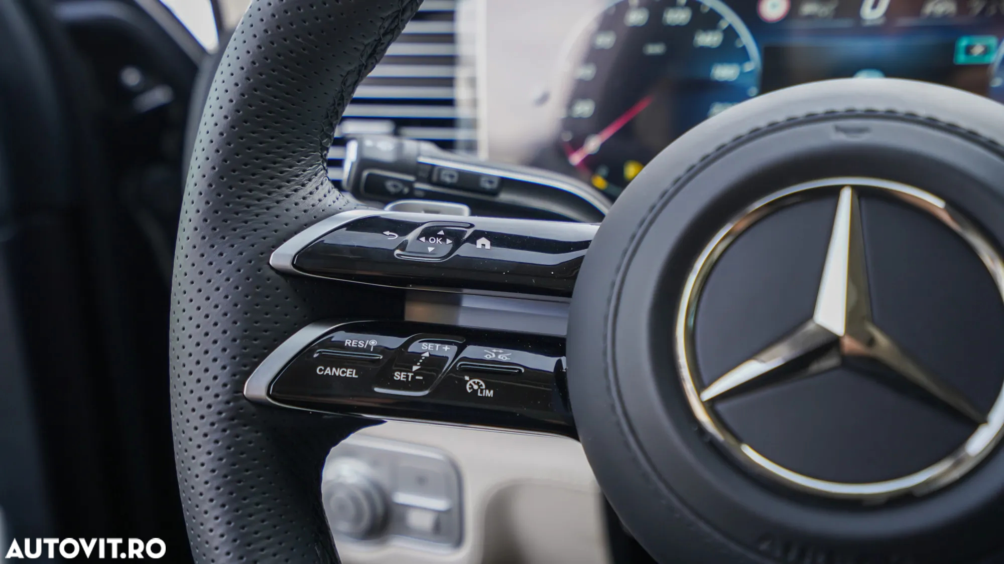 Mercedes-Benz GLS - 28