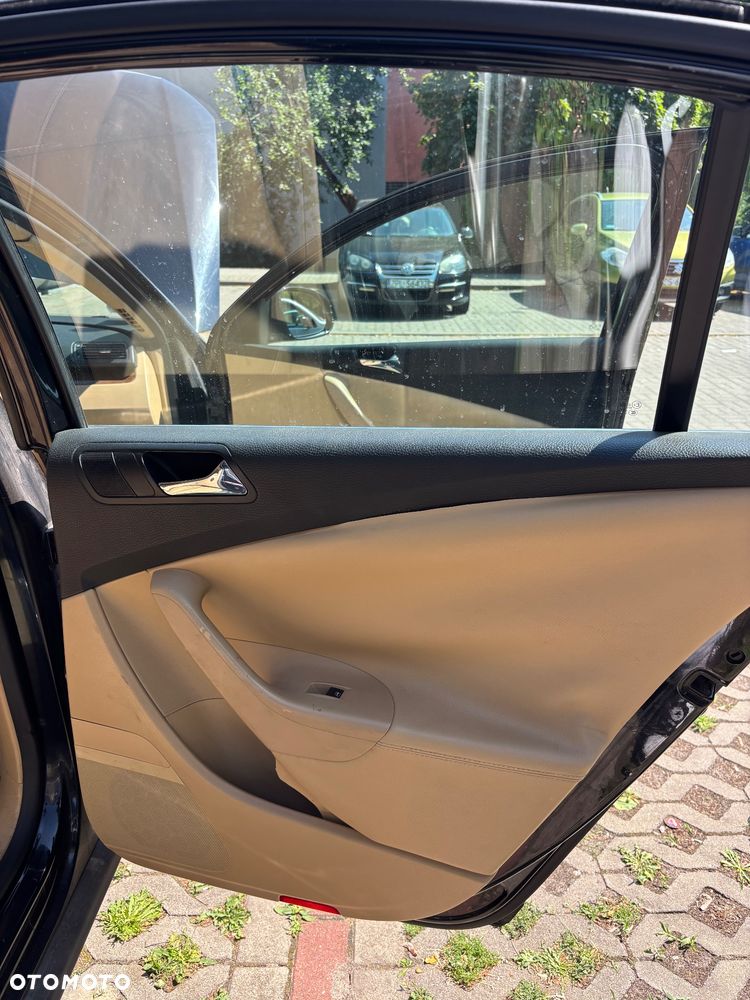 Volkswagen Passat 2.0 TDI Highline - 15