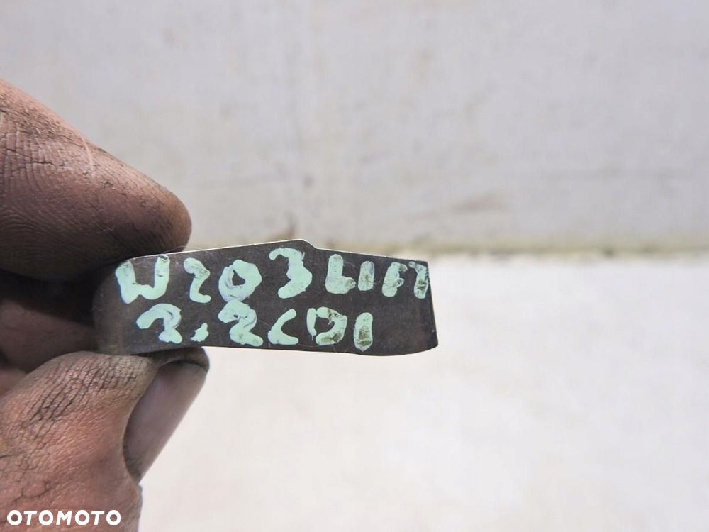 ŁAPKI SZPILKI MOCOWANIE WTRYSKU MERCEDES W203 2.2 CDI - 2