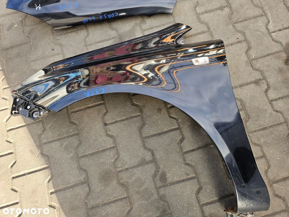 Opel Corsa D Błotnik przód przedni prawy  Z20R - 5